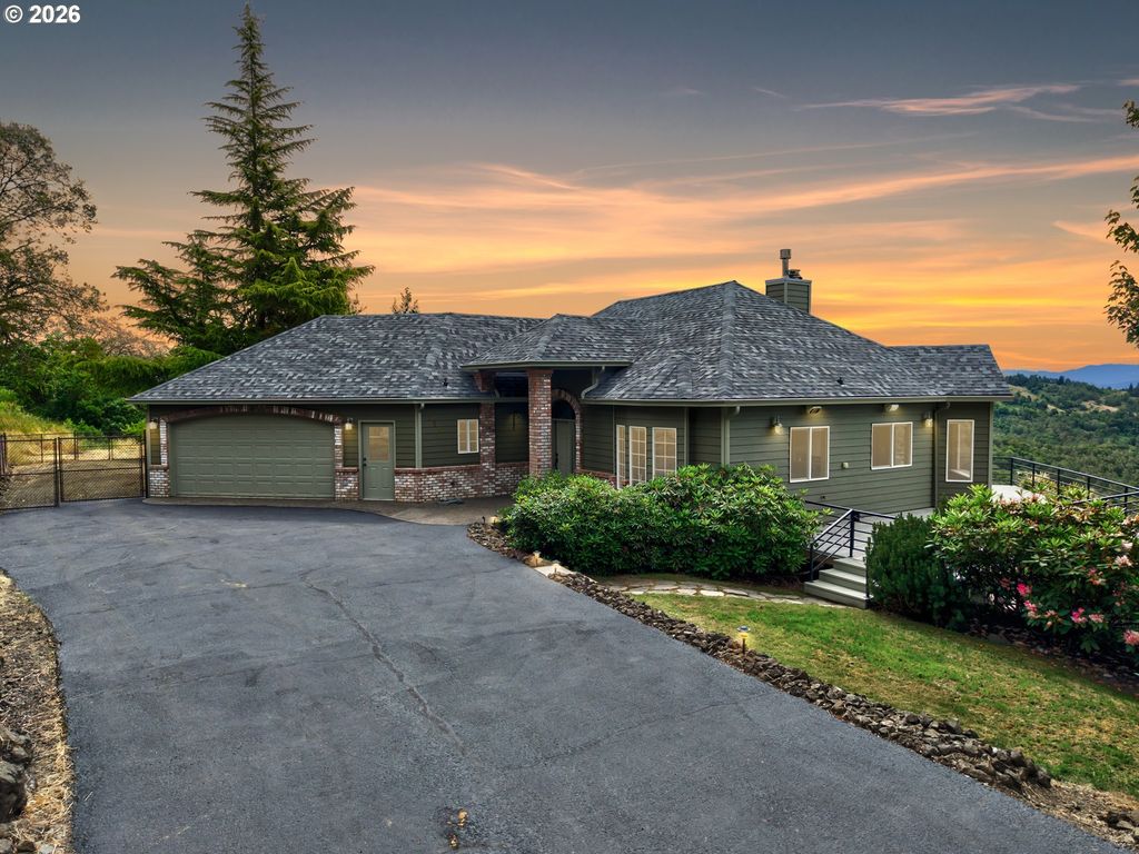 215 Eagle Dr, Roseburg