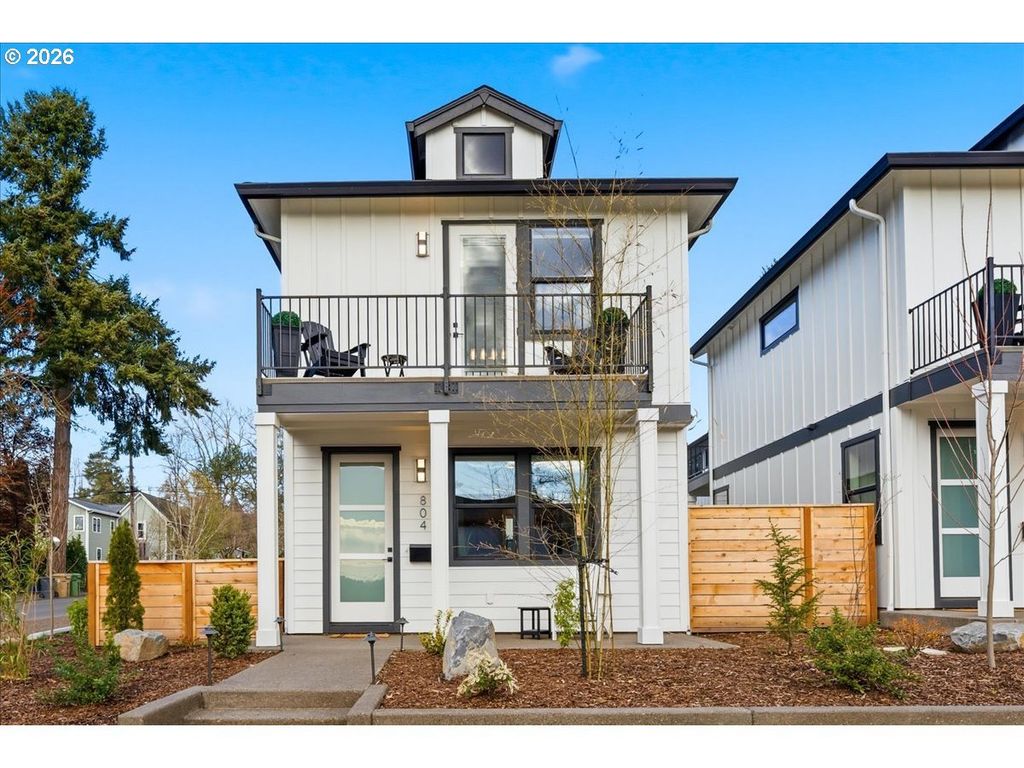 804 3rd St C1, Lake Oswego