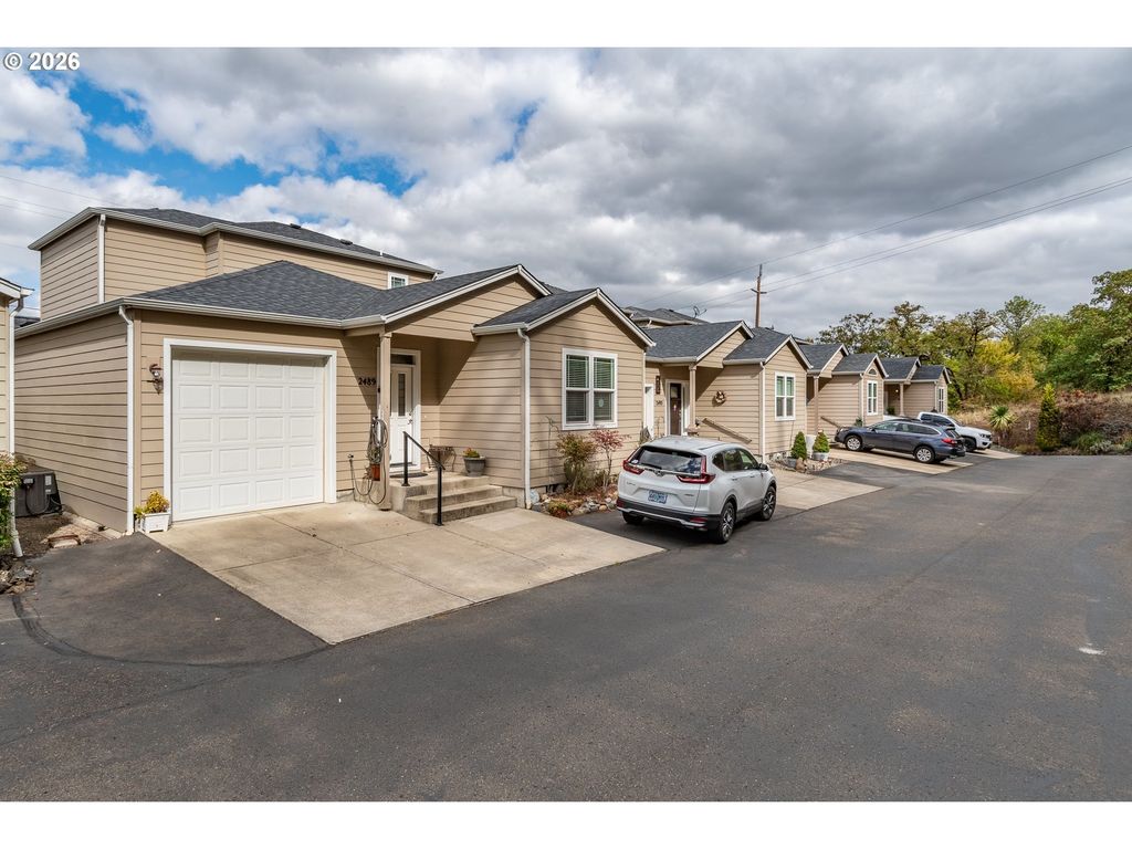 2489 Se Waldon Ave, Roseburg