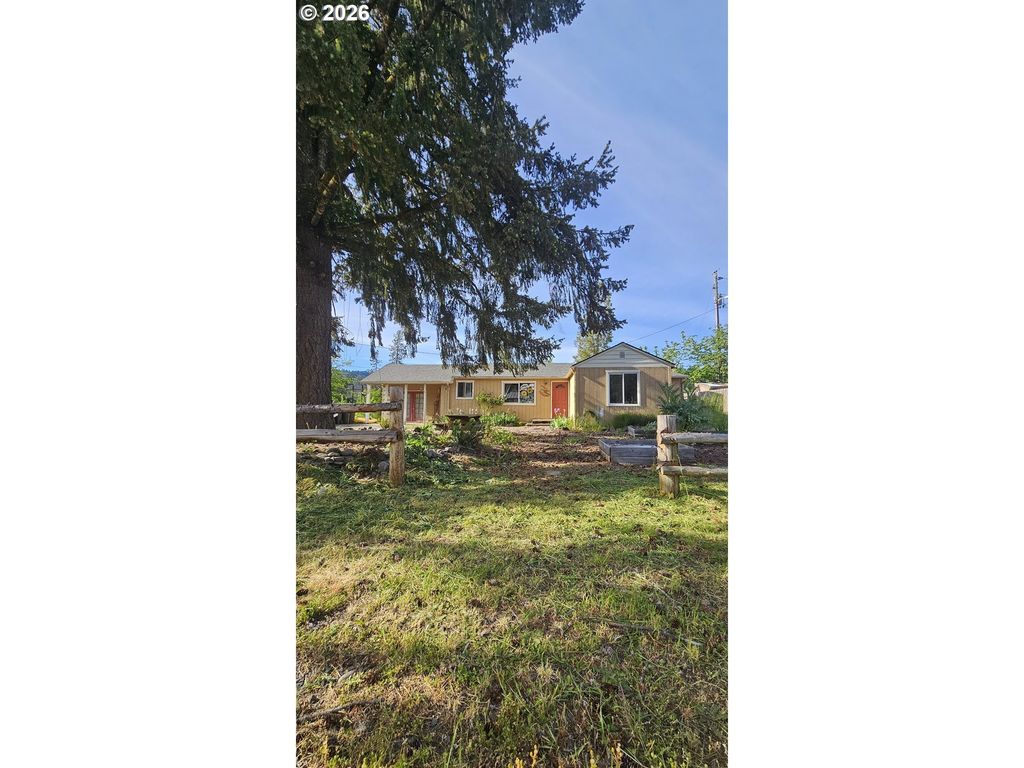 47705 Bain St, Oakridge