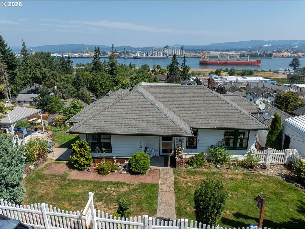 417 W E St, Rainier