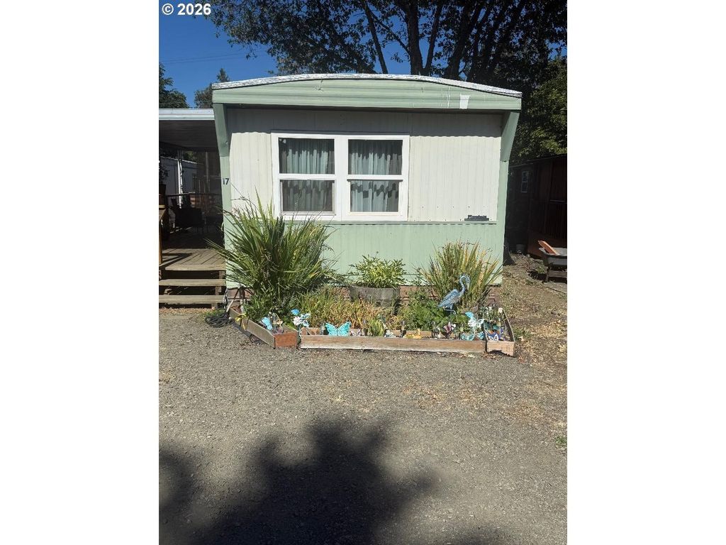 5000 Ne Stephens St 17, Roseburg