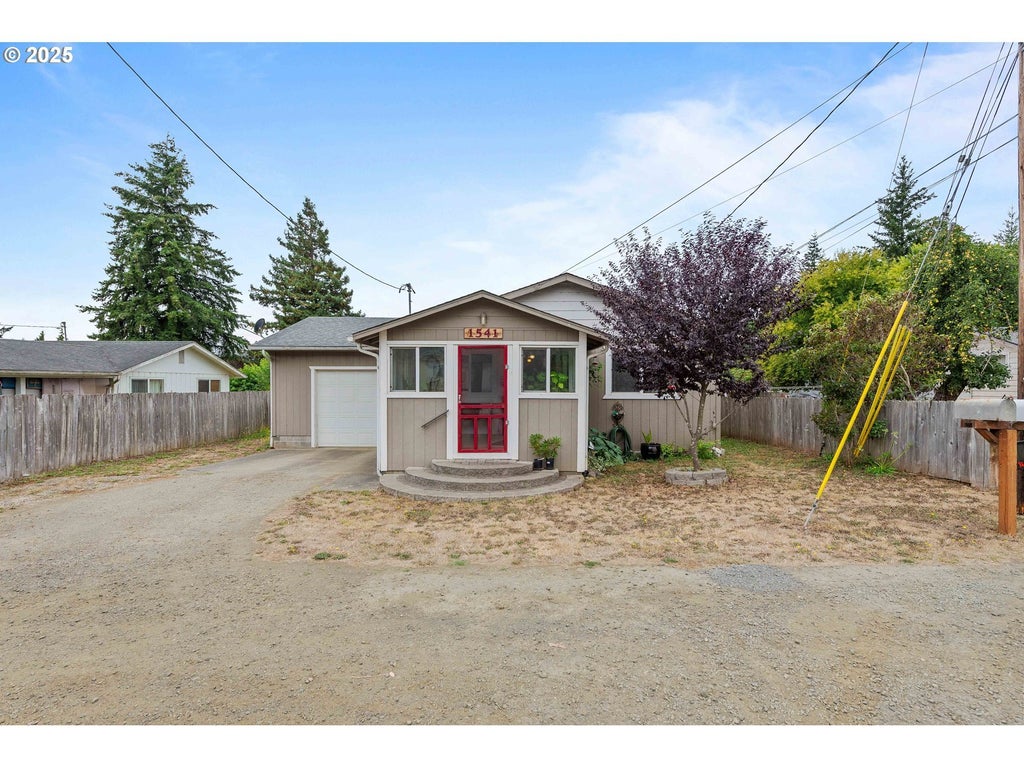 1541 N Elliott St, Coquille