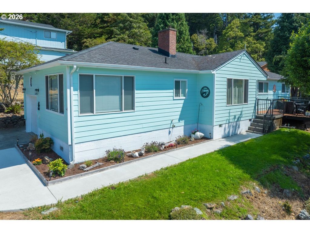 29785 Hound Dog Rd, Gold Beach