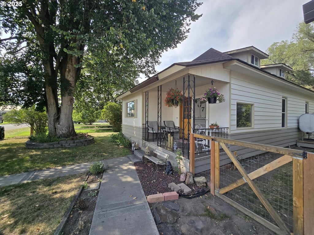 407 Residence St, Enterprise