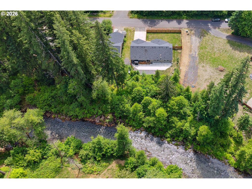 202 Edgewater Dr, Carson