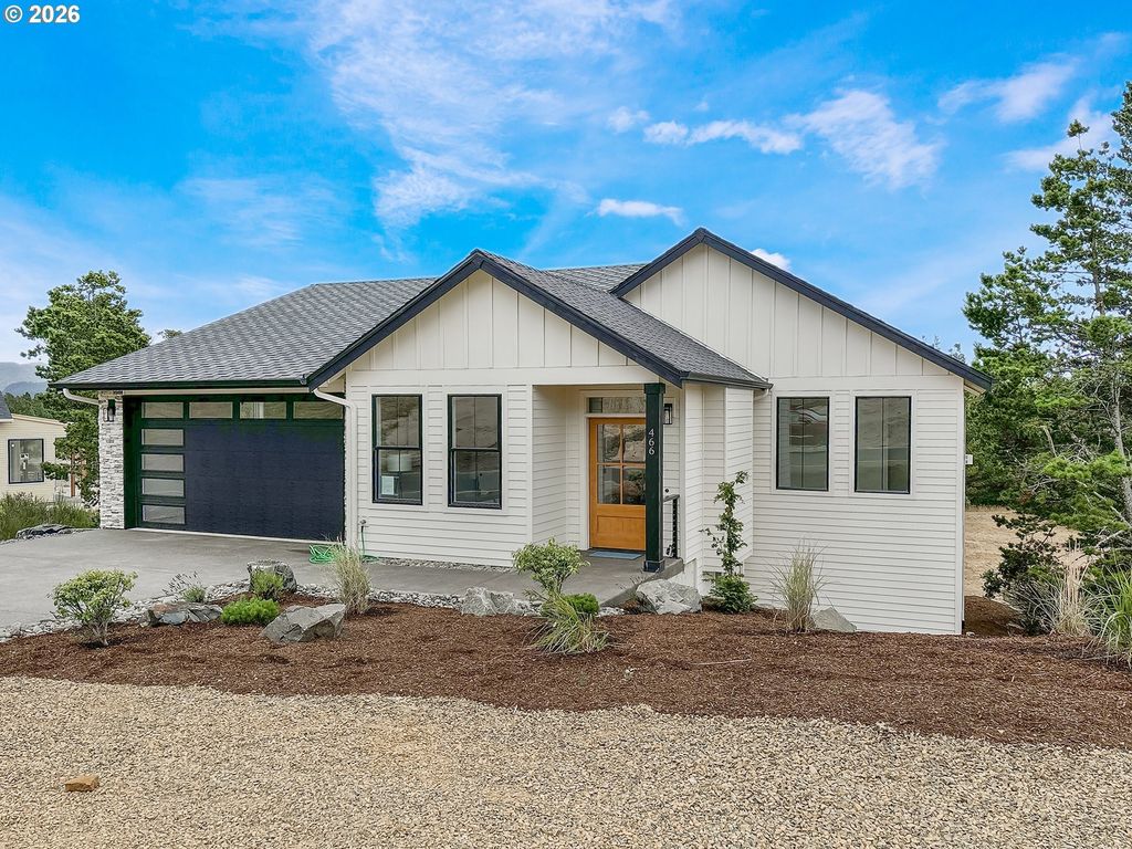 466 Meadows Dr, Manzanita