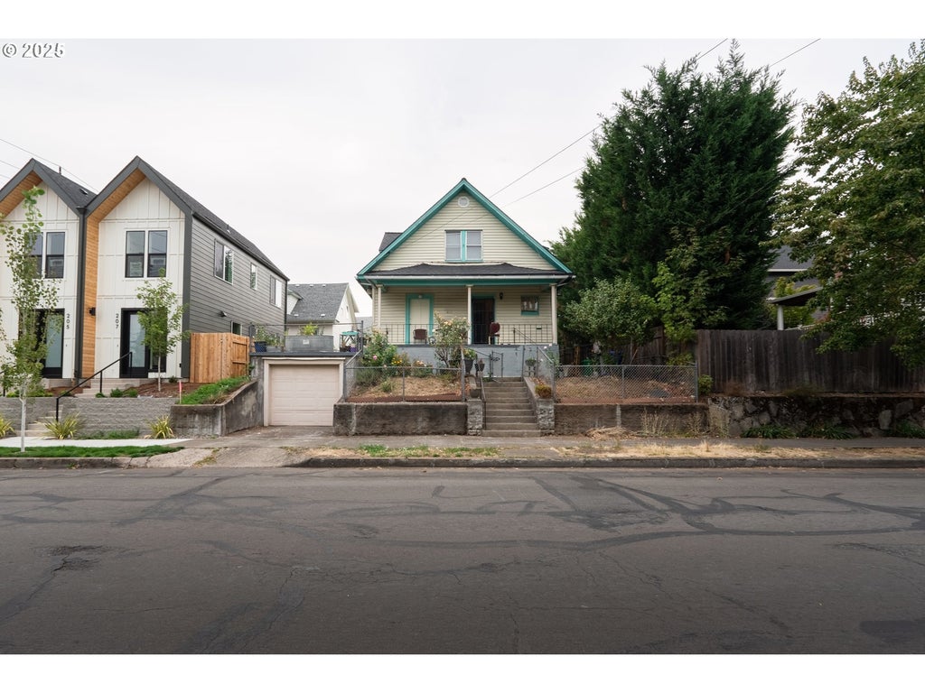 215 Ne Going St, Portland