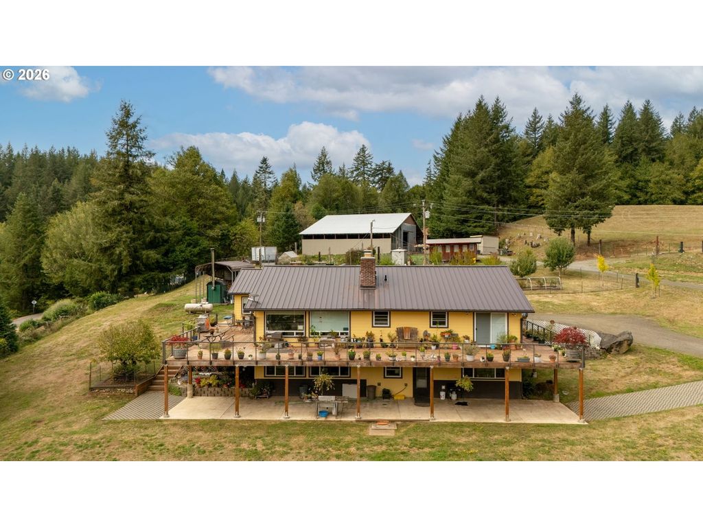 17779 Sitkum Ln, Myrtle Point