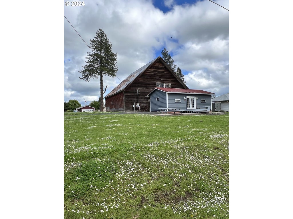 501 S Park St, Carlton