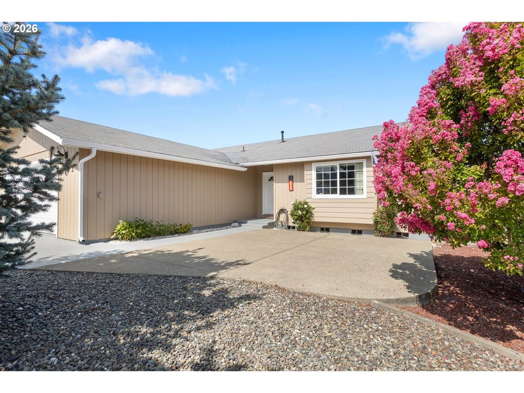 143 Briggs Dr, Myrtle Creek