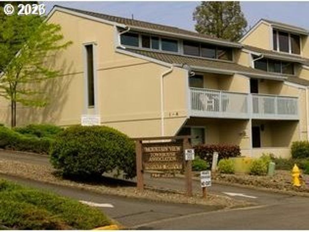8 Nw Mountain View Dr, Roseburg