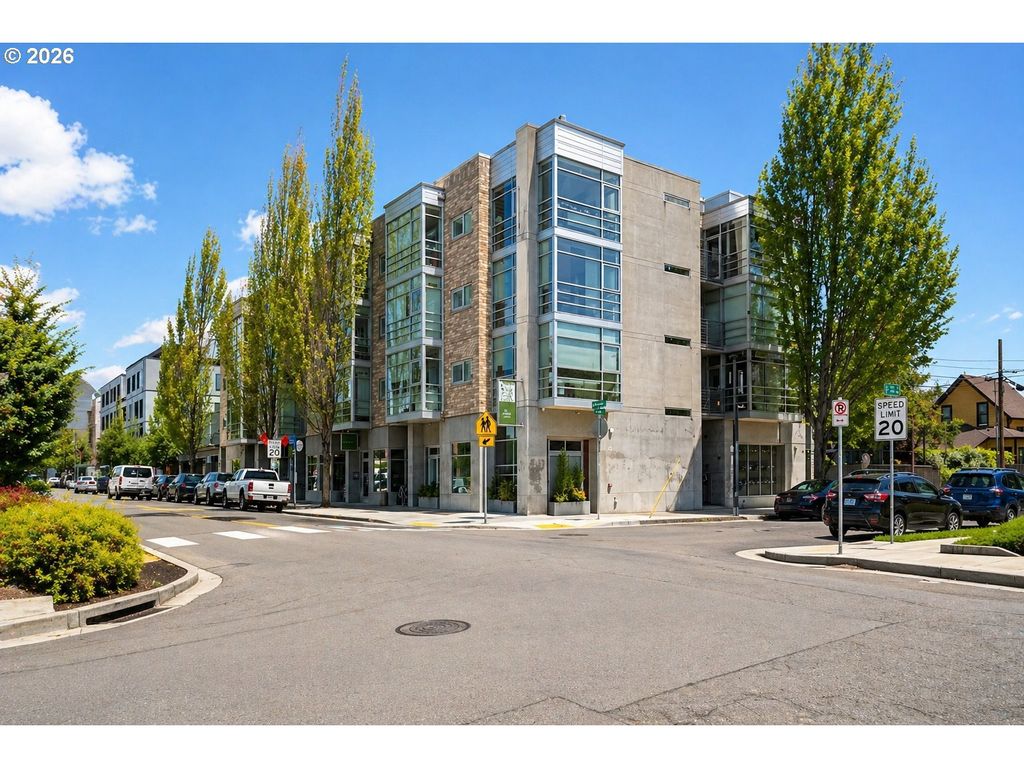 910 Se 42nd Ave 240, Portland