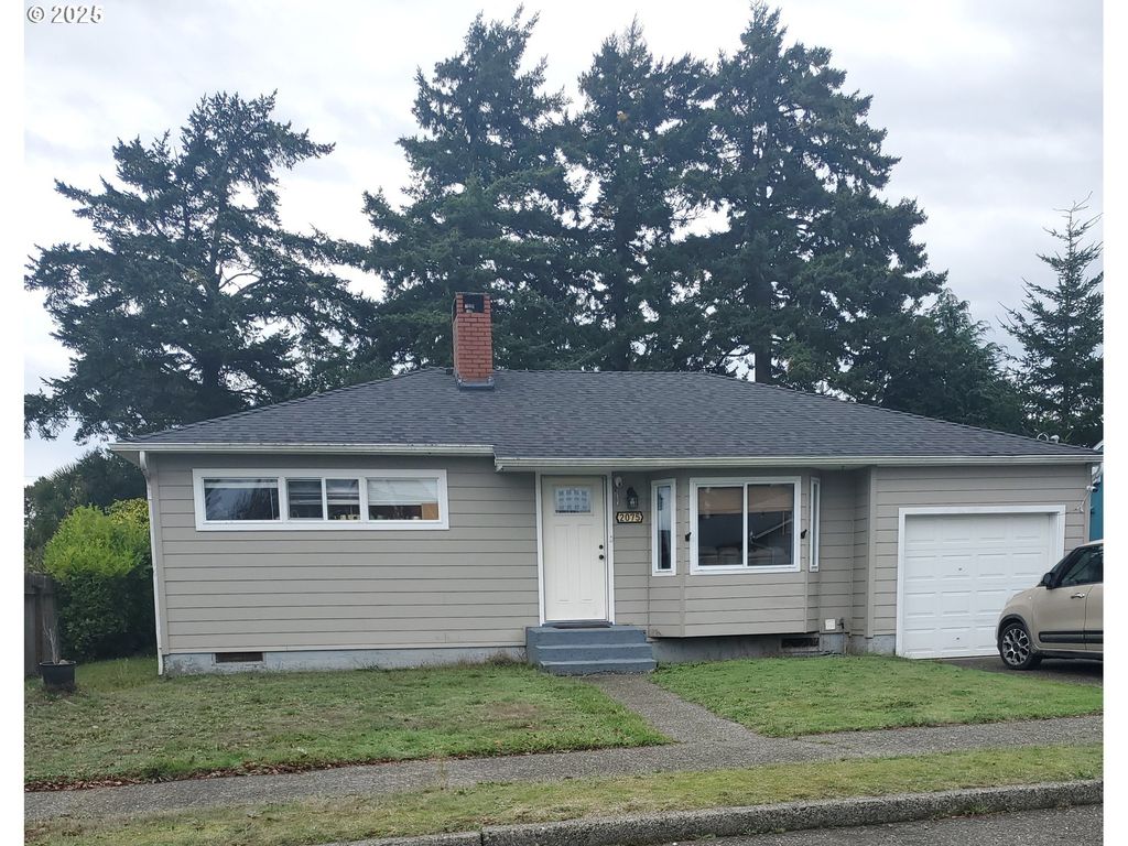 2075 Johnson St, North Bend