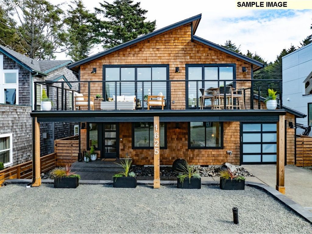 223 W Kenai St, Cannon Beach