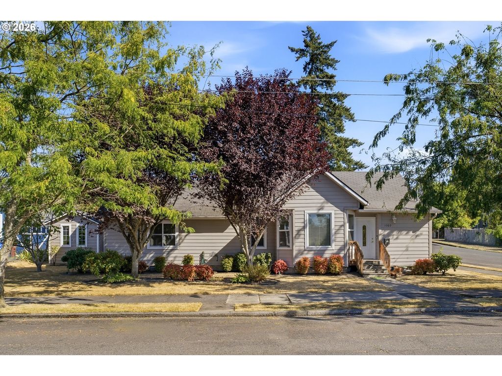 1002 Jq Adams St, Oregon City