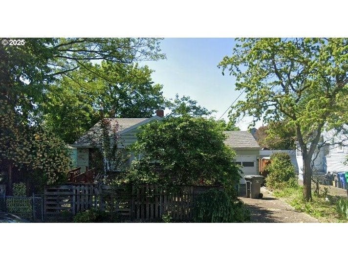 8054 Se Reedway St, Portland