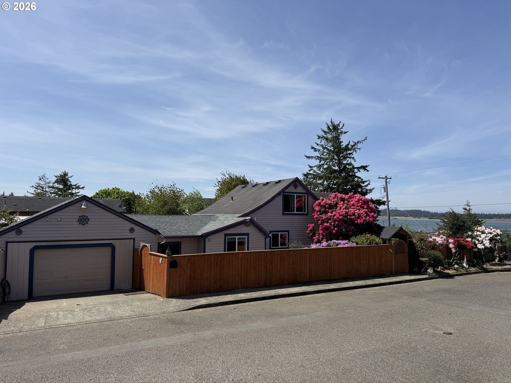 407 S Empire Blvd, Coos Bay