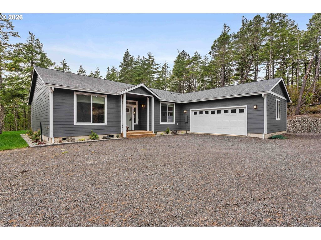 385 Pacific Dunes Dr, North Bend