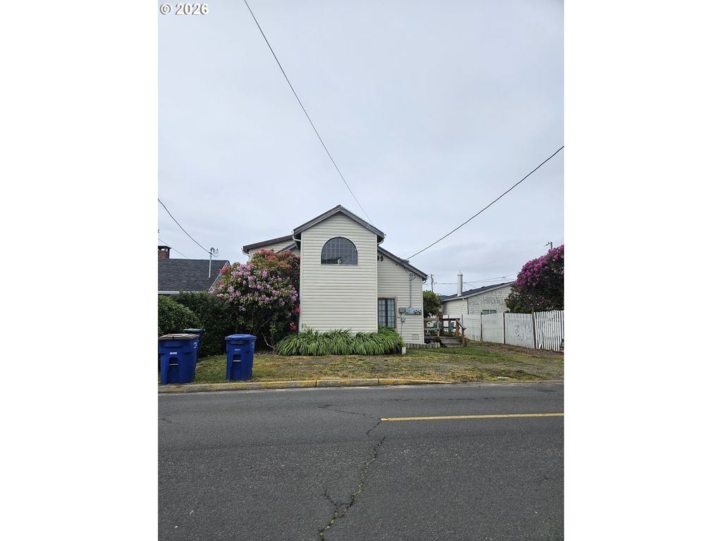 1433 Nw 17th St, Lincoln City