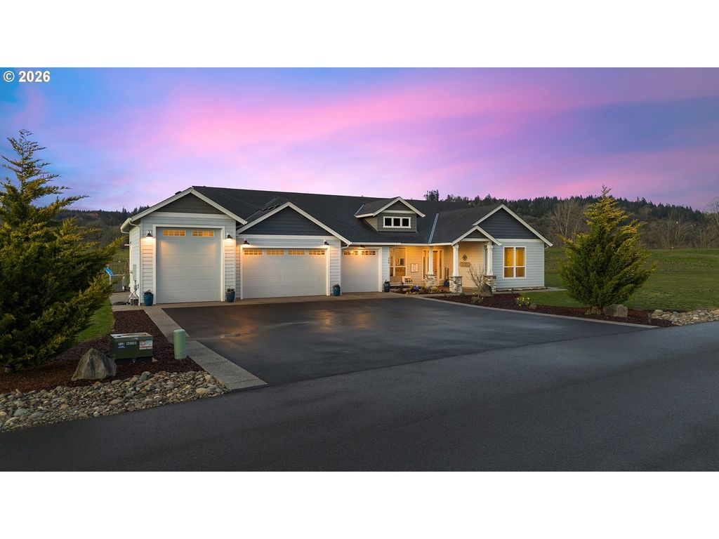 408 Tulip Ln, Woodland