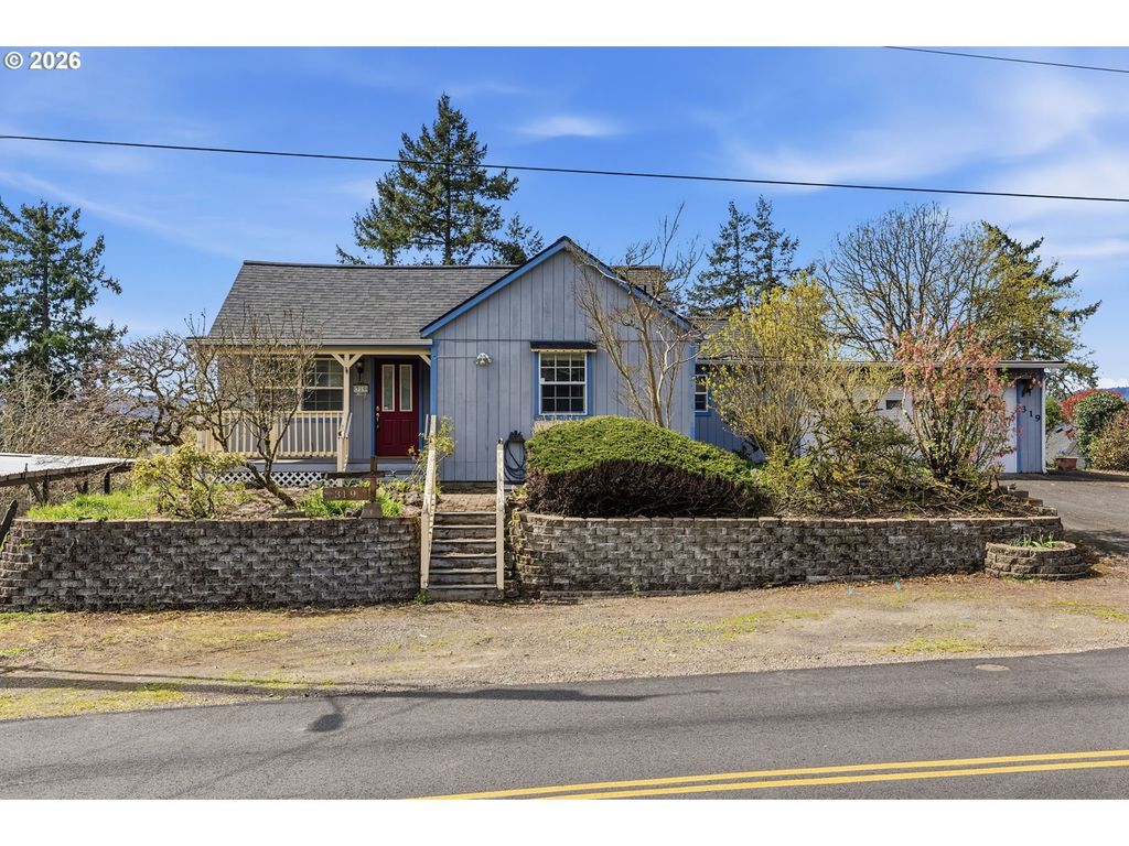 319 N 3rd St, Kalama