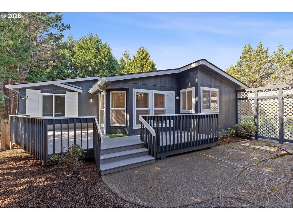 395 Seagrove Loop, Lincoln City