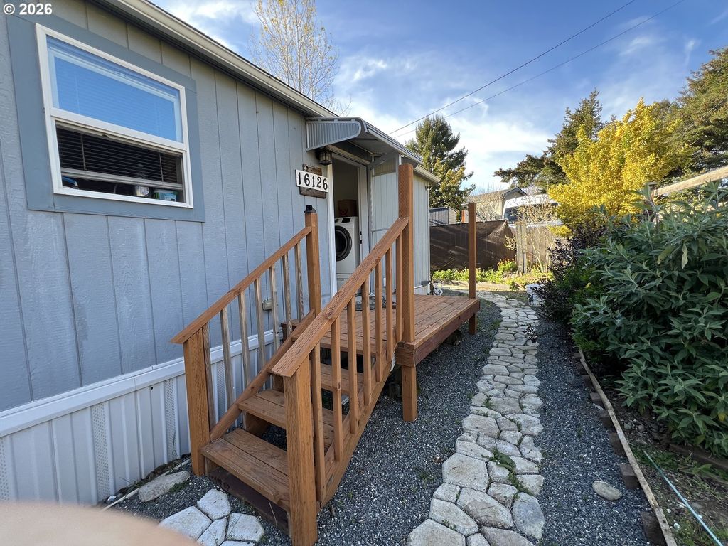 16126 Gustafson Ln, Brookings