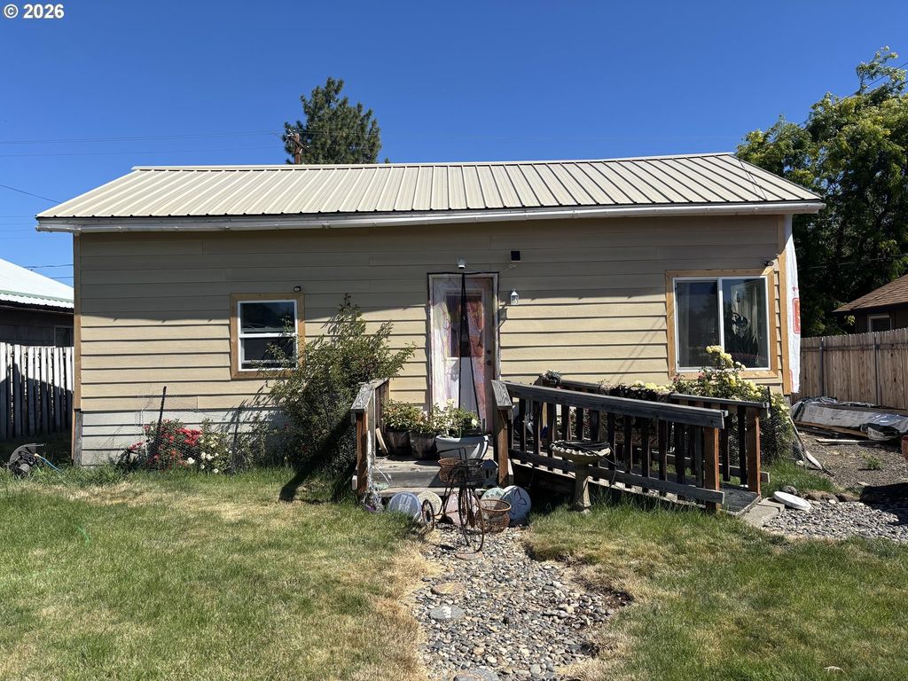 417 W Burgen St, Goldendale