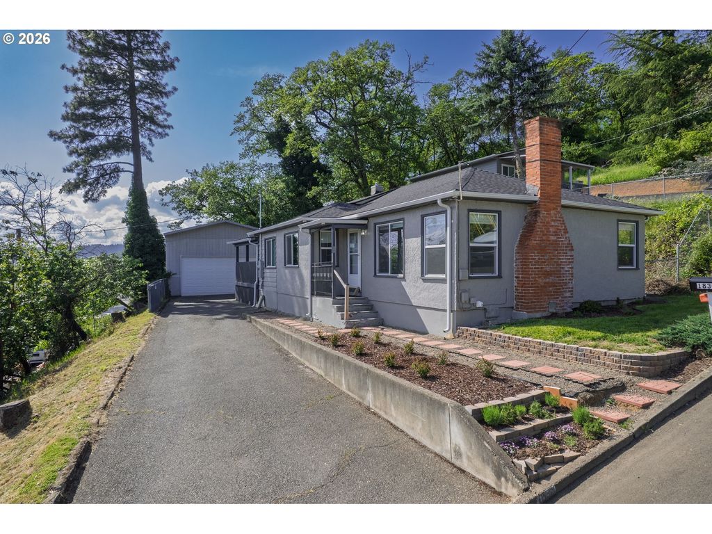1830 Nw Goetz St, Roseburg