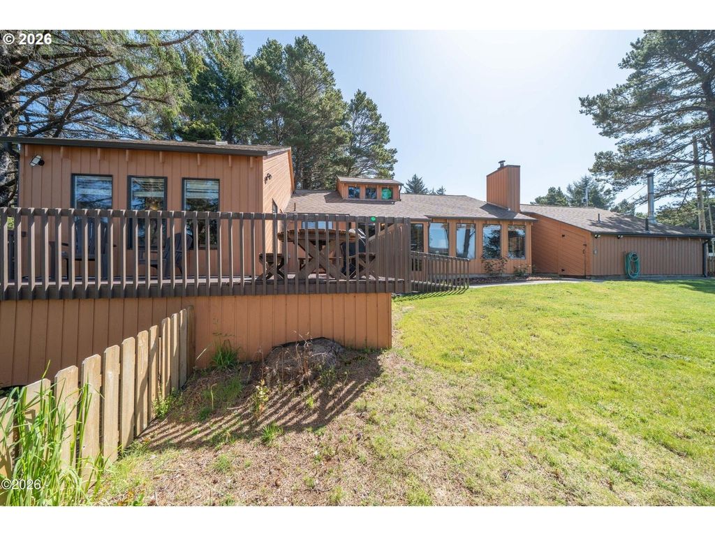 7376 Sw Burl Dr, Waldport