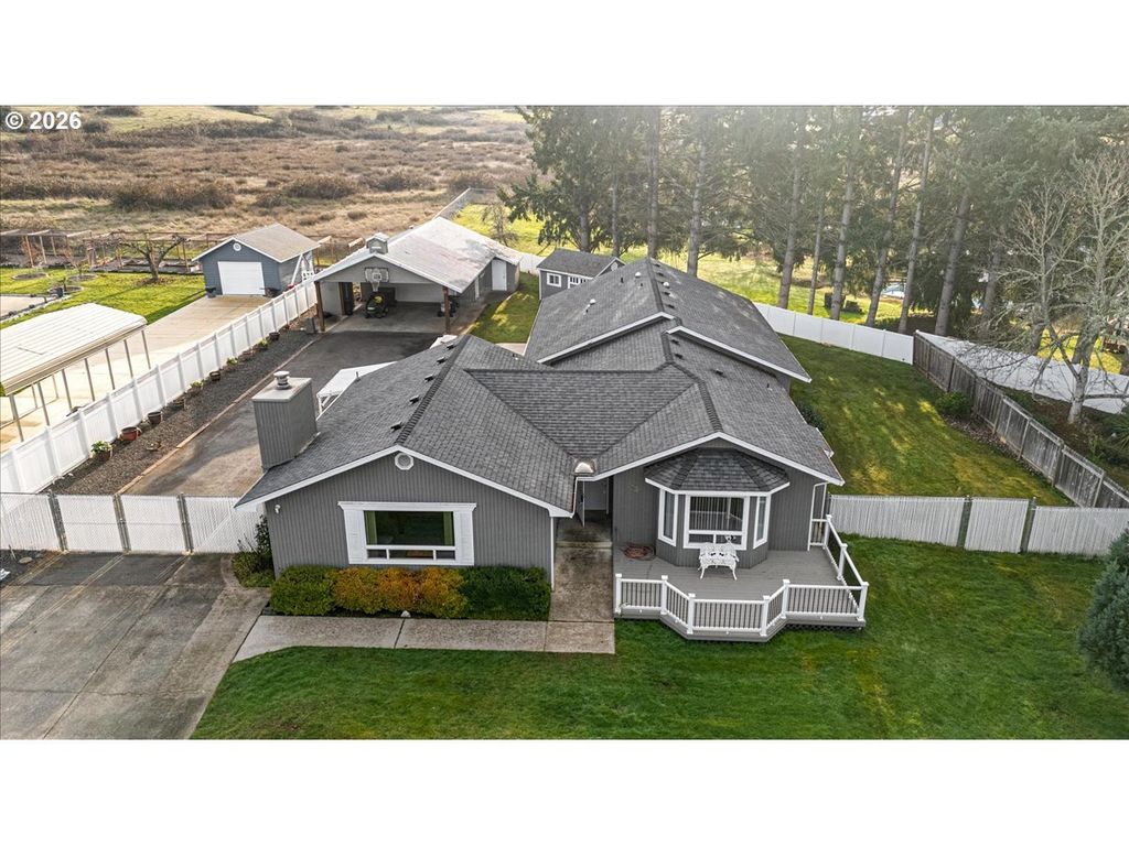 369 Upper Camp Loop Rd, Roseburg