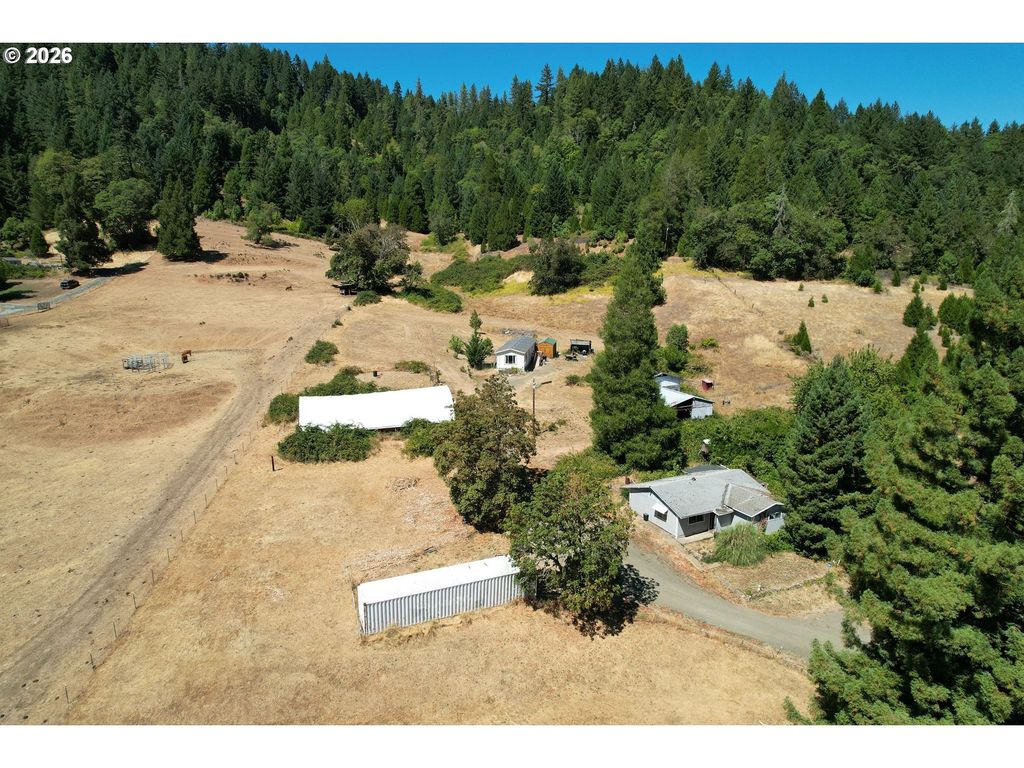 100 Opossum Ln, Myrtle Creek