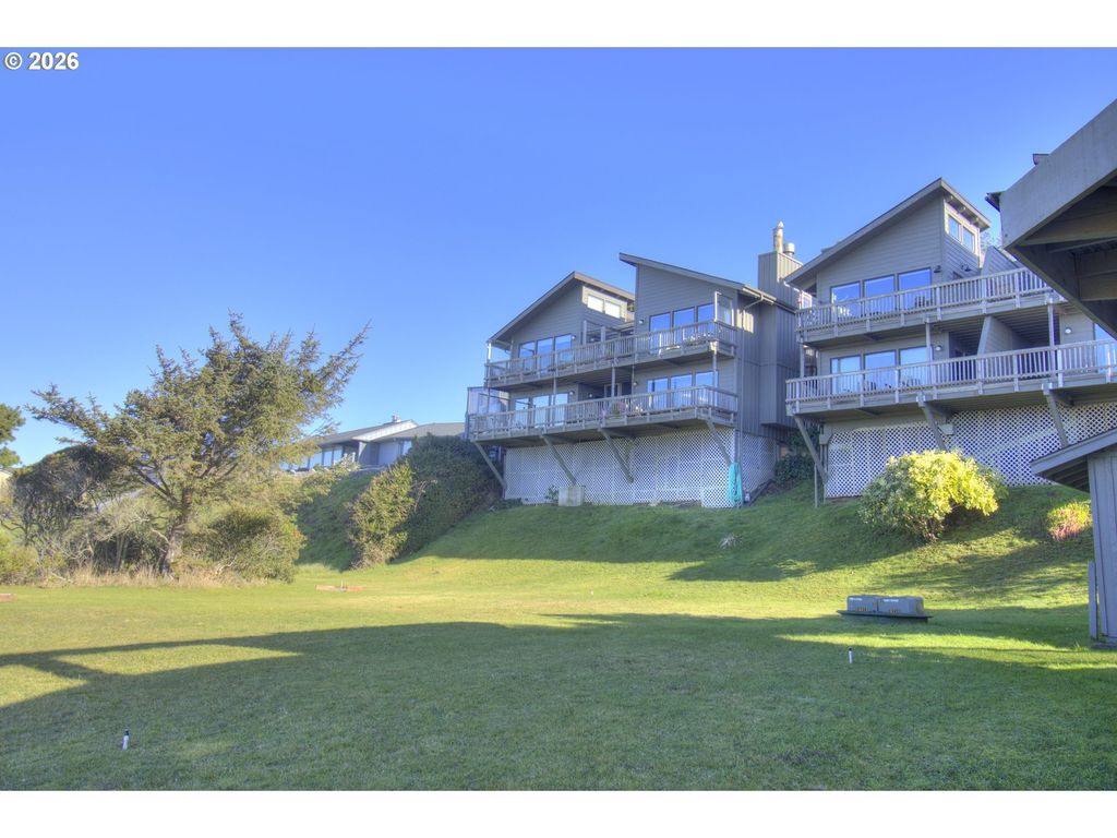 29134 Ellensburg Ave 2, Gold Beach