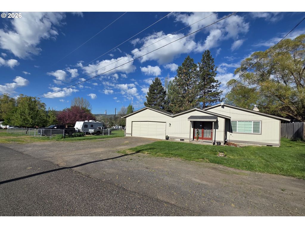 740 N 11th Ave, Elgin