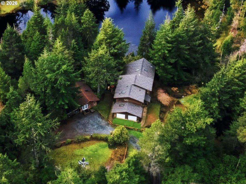88600 Trout Pond Ln, Bandon