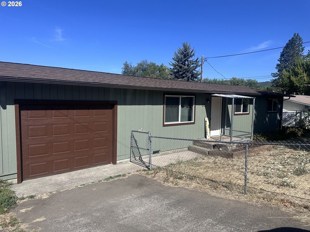351 Se Darrell Ave, Winston
