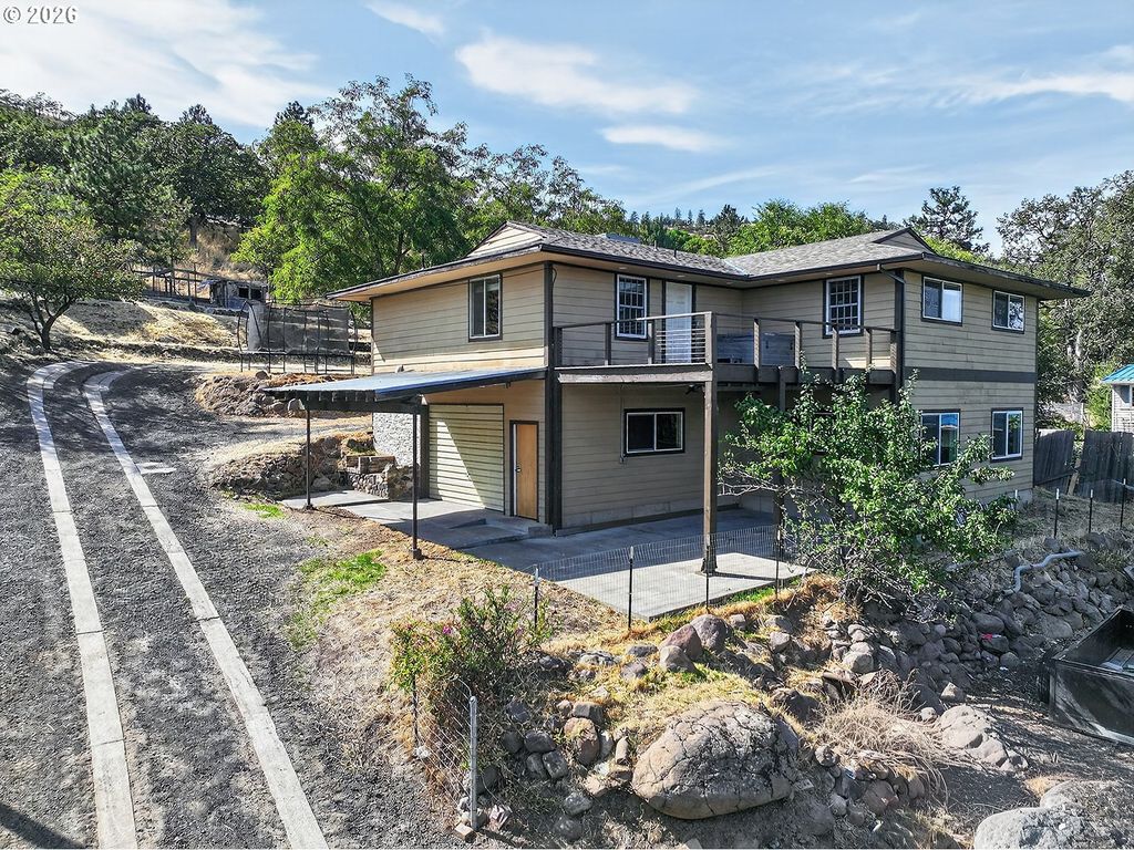 2914 W 10th St, The Dalles