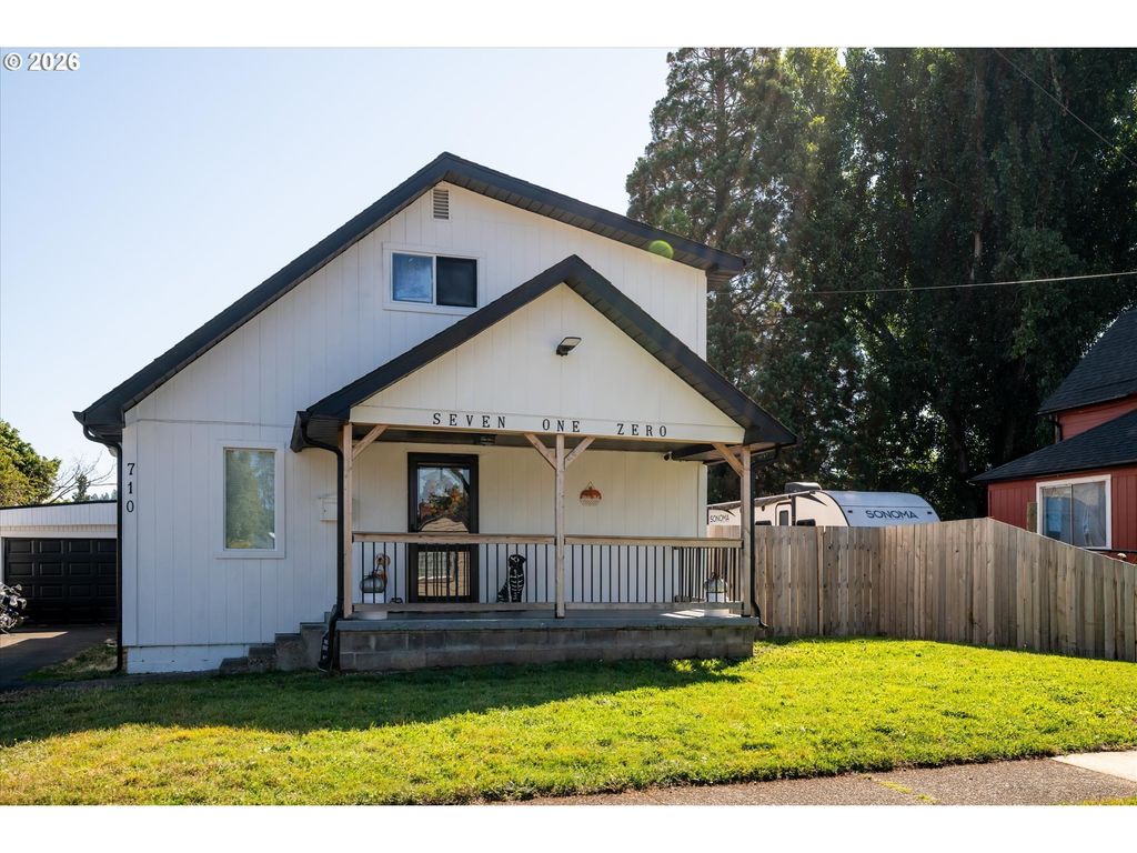 710 S 3rd St, Cottage Grove