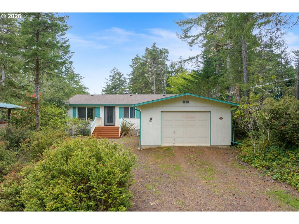 90 Outer Dr, Florence