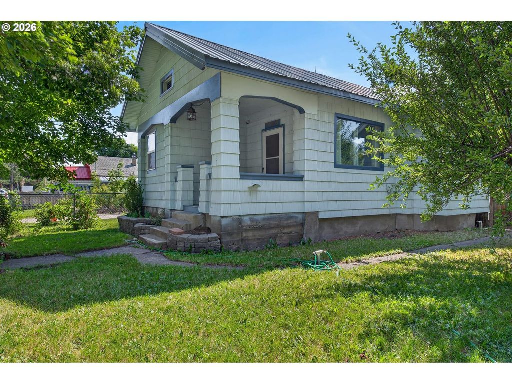 1029 Walnut St, Baker City
