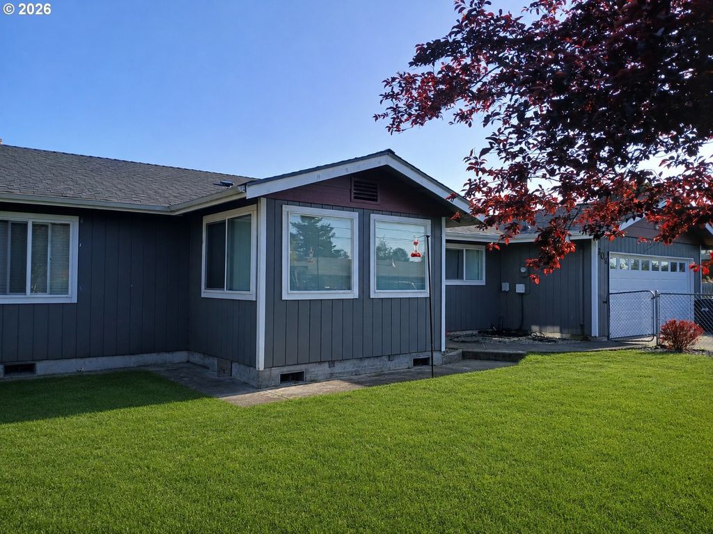 309 S Hazel St, Brookings