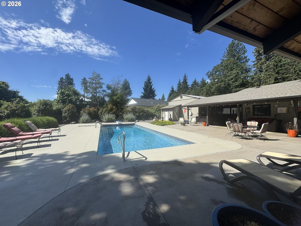 3801 Schull Dr, Hood River