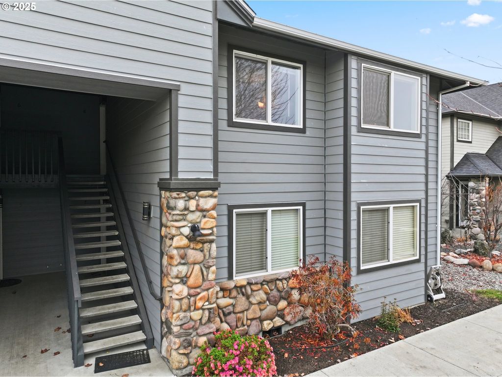 260 Lone Pine Ln 8, The Dalles