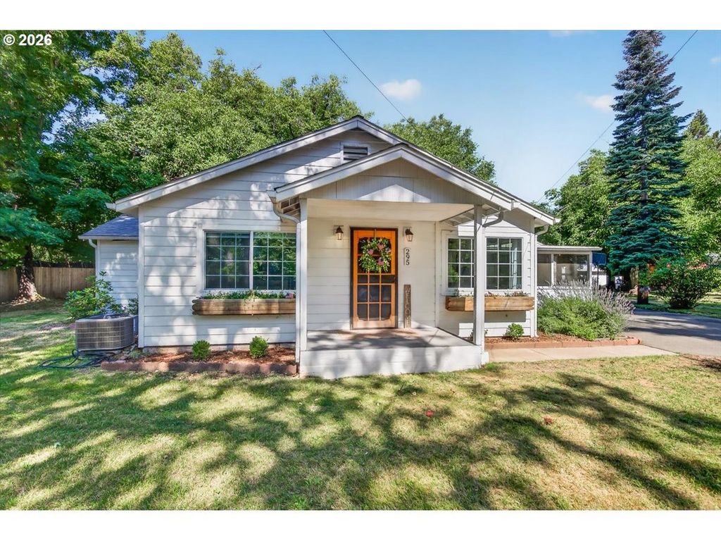 295 W Evans Creek Rd, Rogue River