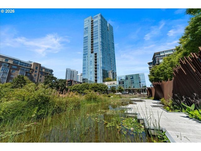 1075 Nw Northrup St 220, Portland