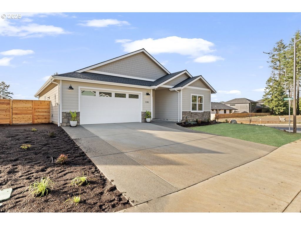 1240 Lighthouse Ln, Brookings