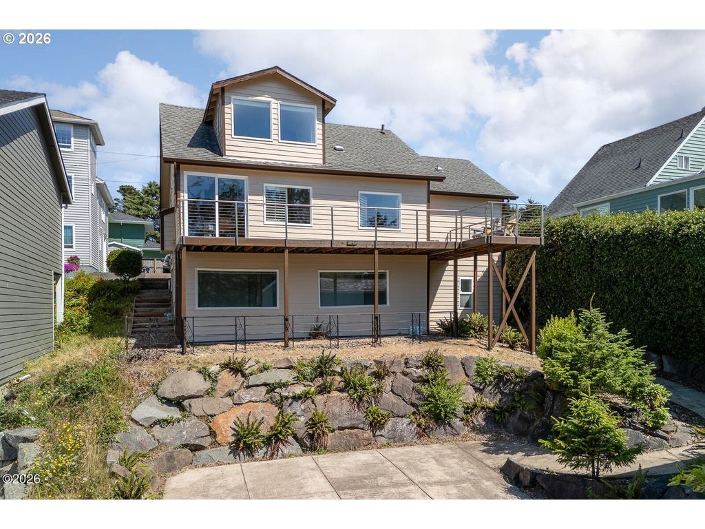 860 Sw 10th St, Lincoln City