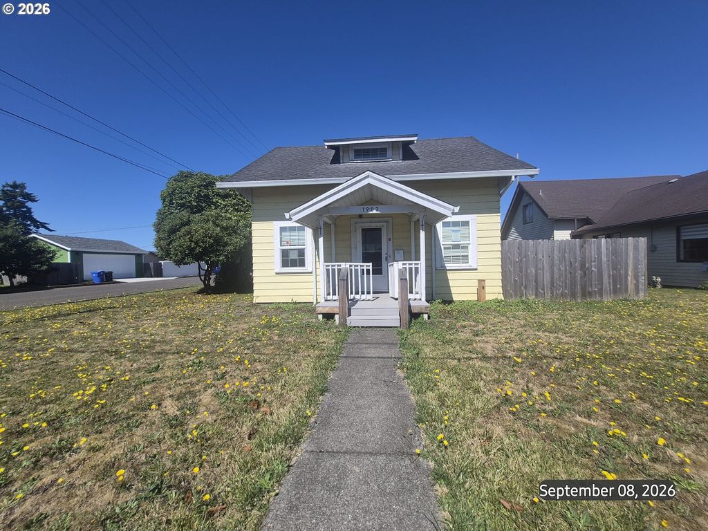 1902 10th St, Tillamook