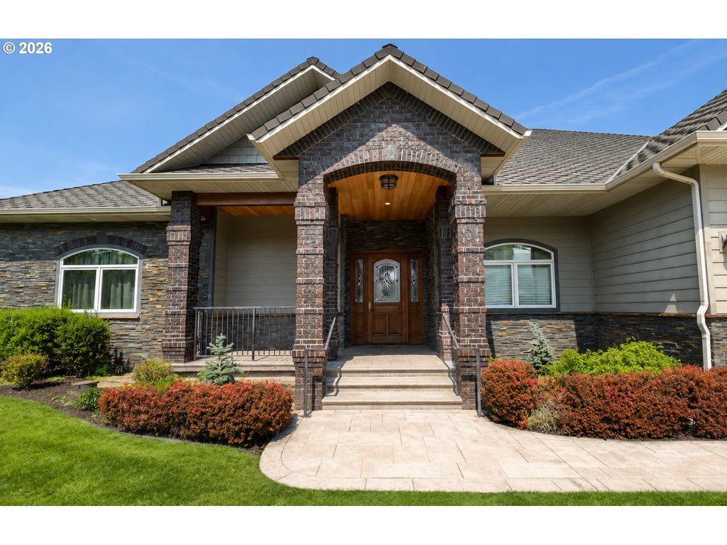 121 Ridge Dr, La Grande